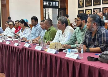 Foto: Cencos 22 // Entrega del pliego petitorio de la Sección 22 al gobierno de Oaxaca.