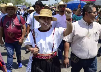 Foto: Archivo El Imparcial // Entrega la magisterial su pliego petitorio luego de la marcha por el Día del Trabajador.