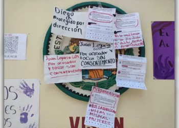 Estudiantes del COBAO 08 de Huajuapan colocaron pancartas y denuncias públicas.
