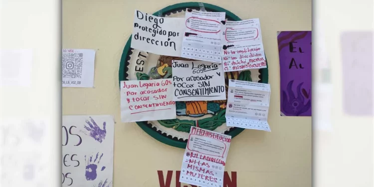 Estudiantes del COBAO 08 de Huajuapan colocaron pancartas y denuncias públicas.