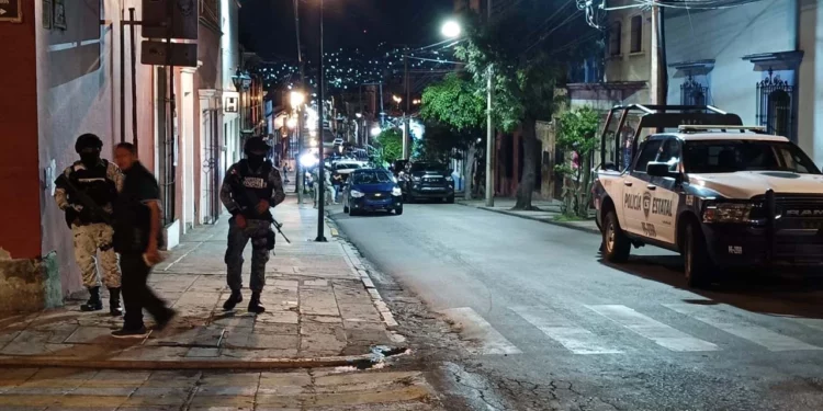 Fuerzas federales y estatales mantuvieron un estricto cerco de seguridad.