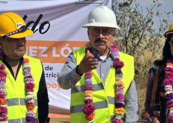 Foto: cortesía // Héctor Sánchez recoge propuestas y supervisa proyectos en torno a la red eléctrica.