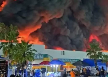 VIDEO | Incendio en Feria de Tabasco deja cinco muertos y severos daños en la Nave 1