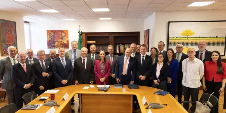 La presidenta Claudia Sheinbaum Pardo se reunió con líderes del CCE y cámaras empresariales.