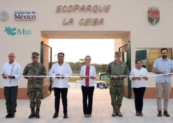 La presidenta Claudia Sheinbaum durante el corte de listón del Ecoparque “La Ceiba”.