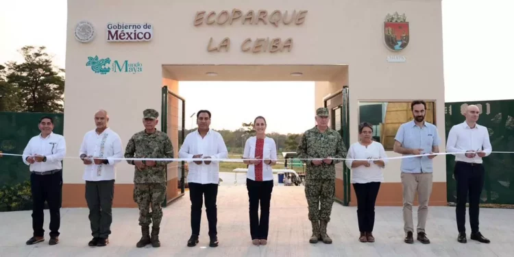 La presidenta Claudia Sheinbaum durante el corte de listón del Ecoparque “La Ceiba”.