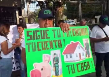 La protesta en las oficinas de la CFE en San Felipe del Agua.