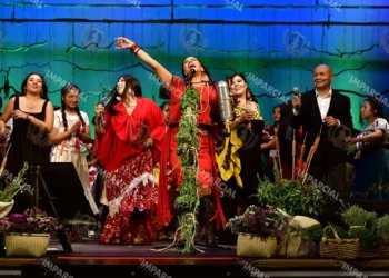 Fotos: Rubén Morales // Lila Downs ofreció un emotivo concierto en el Teatro Macedonio Alcalá para recaudar fondos en favor de las becarias.