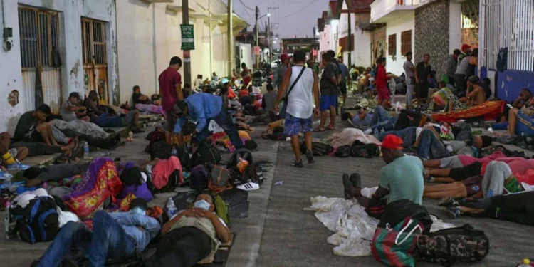 Los migrantes han denunciado que durante su trayecto por Chiapas han sido perseguidos por agentes del INM.