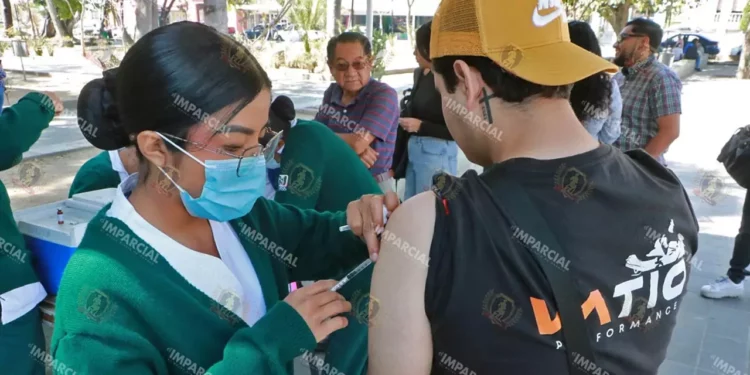 Foto: Archivo El Imparcial // IMSS extenderá jornada de vacunación durante mayo.