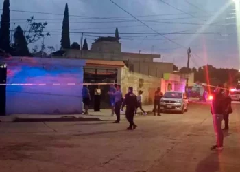 Misterio y conmoción tras el hallazgo sin vida de madre e hija en casa cerrada en San Martín Mexicapan