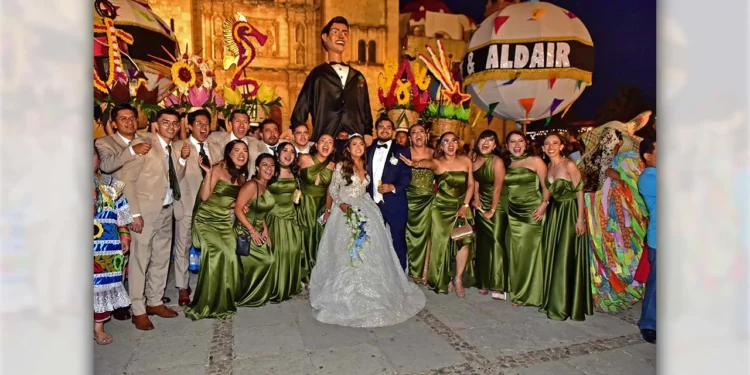 Fotos: Rubén Morales // Miriam Moya y Aldair Cruz Santiago celebraron su enlace matrimonial rodeados del cariño de familiares y amigos durante una alegre calenda tradicional.