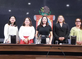 Haydee Reyes Sesión Ordinaria rindió protesta como presidenta de la Diputación Permanente.
