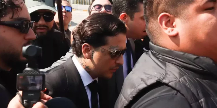 Christian Nodal rompe con su estructura familiar y busca controlar su carrera con “El Forajido”