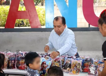 Niñas y niños disfrutaron de actividades recreativas, regalos y convivencia familiar.