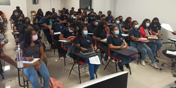 Foto: Prepa 2 // Prepa 2 de la UABJO, la educación media superior, un embudo.