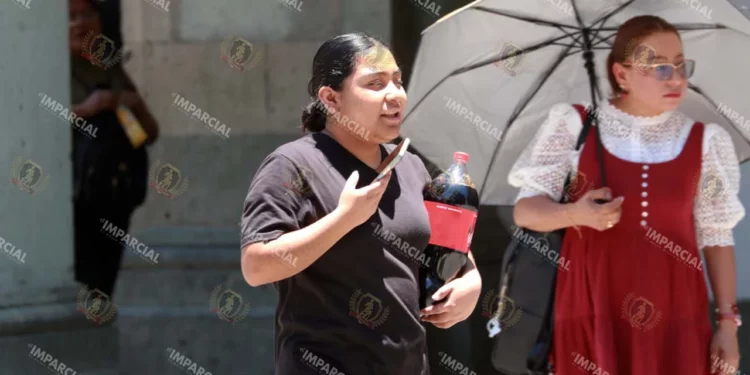 Foto: Adrián Gaytán // Quemaduras en la piel, deshidratación y casos de golpe de calor por altas temperaturas.