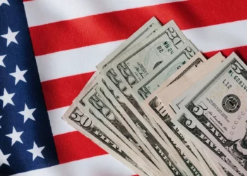 ¿Peligran las remesas? Donald Trump firma orden ejecutiva para endurecer el envío de dinero a México