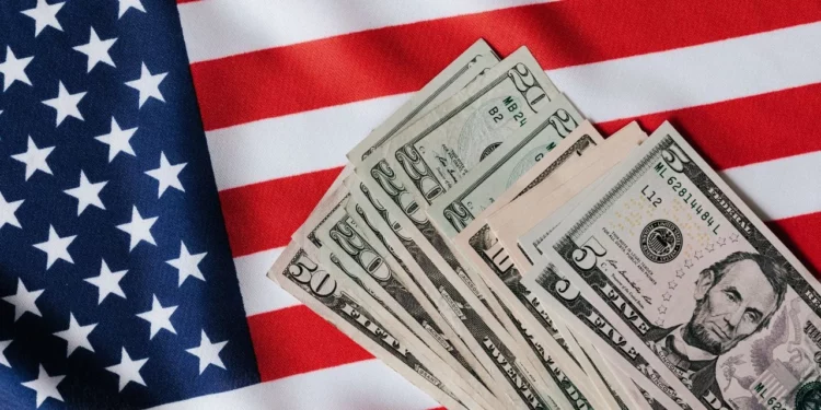 ¿Peligran las remesas? Donald Trump firma orden ejecutiva para endurecer el envío de dinero a México