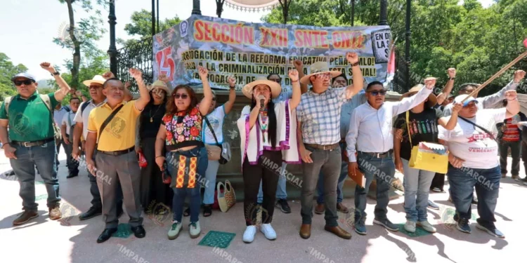 Foto: Adrián Gaytán // Retoma la Sección 22 protestas para presionar contra la Reforma Educativa de Peña-AMLO.