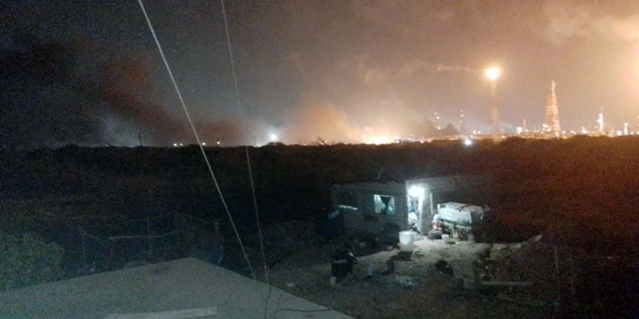 El estallido en la torre TE-5 de la planta Hidros 2 movilizó de inmediato a las brigadas de rescate de la refinería.