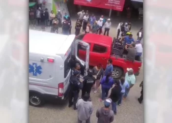 Un hombre de 40 años y un joven de 25 resultaron con heridas de gravedad producidas por objetos punzocortantes.