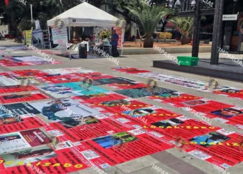 Foto: Adrián Gaytán // Una puesta en el Centro Histórico con imágenes de los desaparecidos.