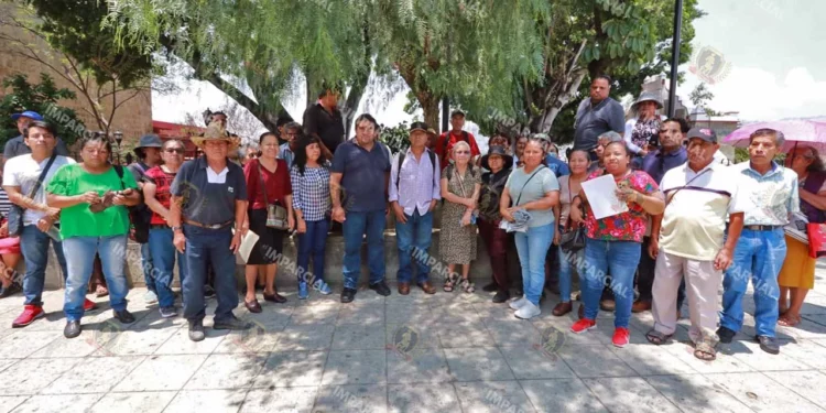 Foto: Adrián Gaytán // Vecinos del Crestón en demanda de agilizar la regularización del polígono del cerro.