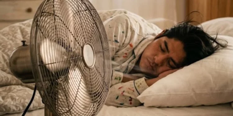 ¿Es malo dormir con el ventilador encendido? Riesgos para la salud y cómo usarlo de forma segura