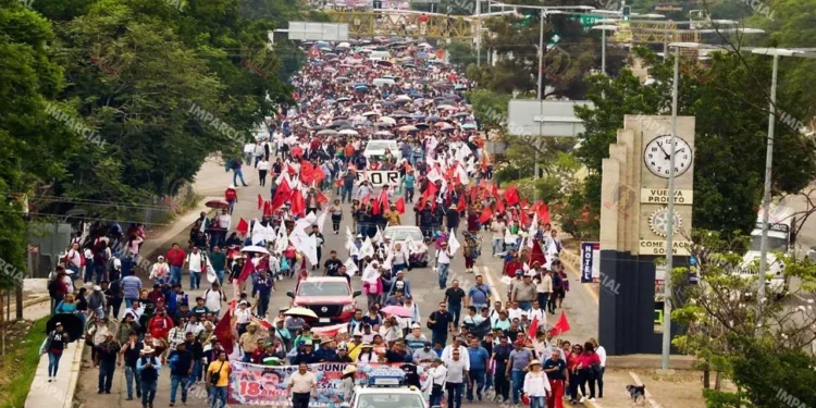Foto: Adrián Gaytán // La Sección 22 sale de nuevo a las calles. Definen fechas para el paro indefinido de junio.
