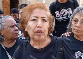Foto: Lisbeth Mejía Reyes // García Pinacho explicó que la representación del "Bani Stui Gulal" es importante porque en ella se recrean los antecedentes de los Lunes del Cerro y fiestas de Guelaguetza.