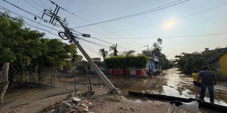 Tromba destruye viviendas en San Francisco Ixhuatán
