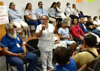 Foto: Rubén Morales // Trabajadores señalaran la crisis que enfrentan en cada área, donde también son afectados los usuarios de cada servicio.