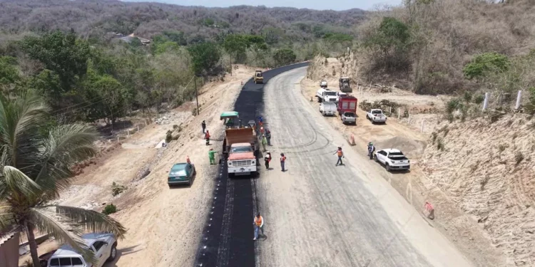 Cierres parciales y ruta alterna por obras en al Pochutla-Huatulco