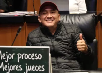 Nino Morales vota reformas por democracia y soberanía nacional