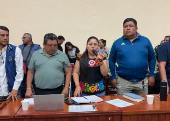 Reinstalan hoy mesa de negociación con Sección 22; acuerdan protestas en casetas de peaje, Aeropuerto y PEMEX
