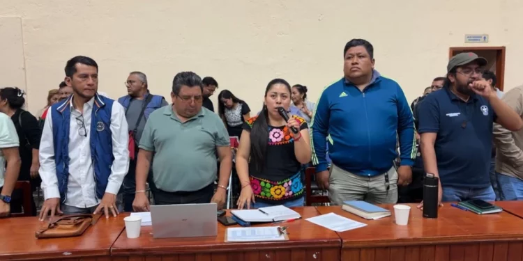 Reinstalan hoy mesa de negociación con Sección 22; acuerdan protestas en casetas de peaje, Aeropuerto y PEMEX