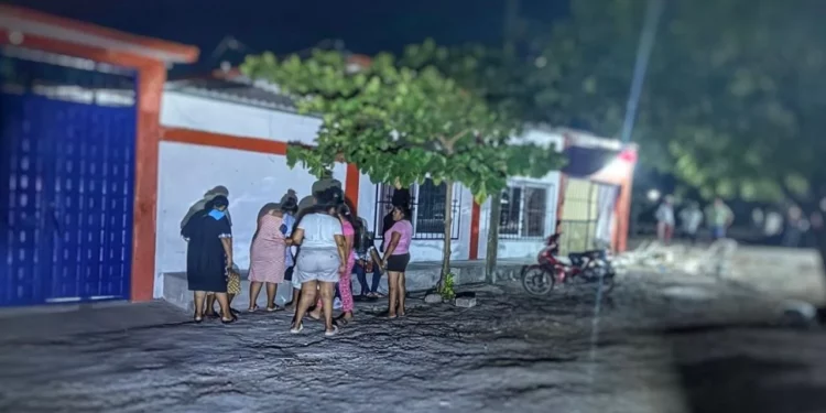 Comando armado asesina a abuelito y desaparece a joven campesino en Chahuites