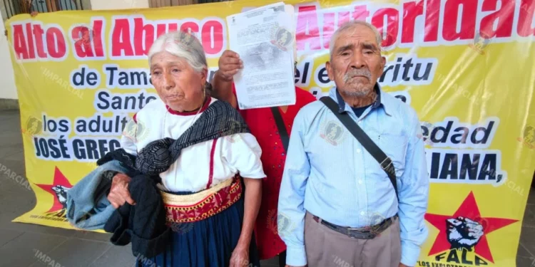 VIDEO | Abuelos de Tamazulápam denuncian despojo de su casa por parte de sus hijos con presunta omisión de autoridades