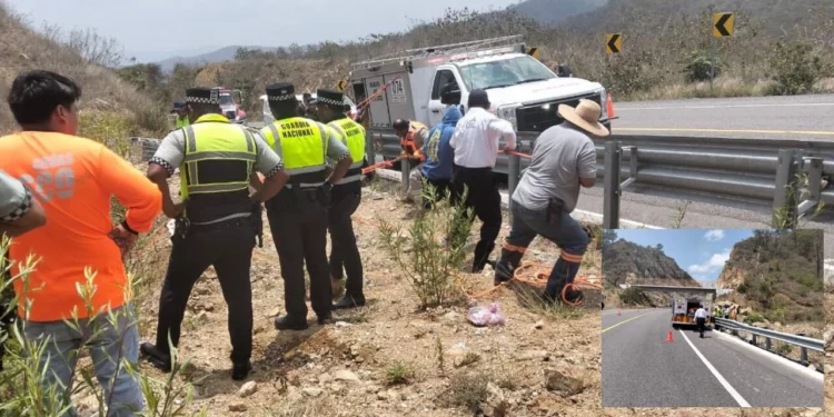 ¡Tragedia en la Barranca Larga–Ventanilla! Muere hombre tras caer vehículo a una hondonada