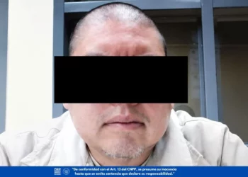 Cae con armas, drogas y uniformes falsos en cateo en Ocotlán; lo vinculan a proceso