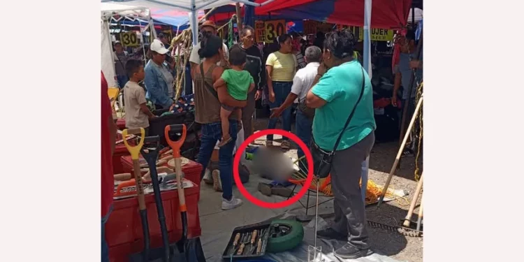 VIDEO | Balacera en tianguis de Huajuapan dejan tres heridos, entre ellos un menor de edad