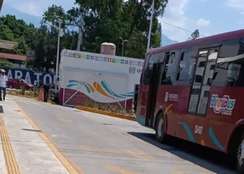 Suspensión de rutas del BinniBus afecta movilidad en Oaxaca durante transmisión del informe presidencial