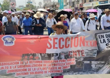 VIDEO | Sección 22 inicia paro indefinido con mega marcha al zócalo