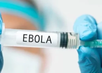 ¿Cómo se contagia el ébola? Principales vías de transmisión