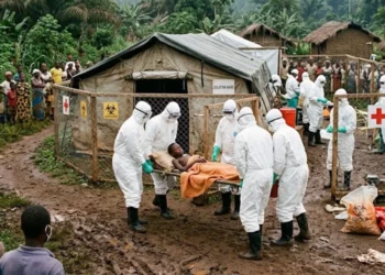 Ébola se agrava en Congo; OMS eleva alerta al nivel máximo