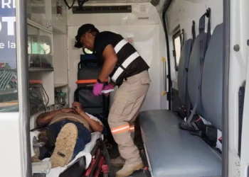 Se electrocuta trabajador en Juchitán; denuncian falta de respuesta del 911