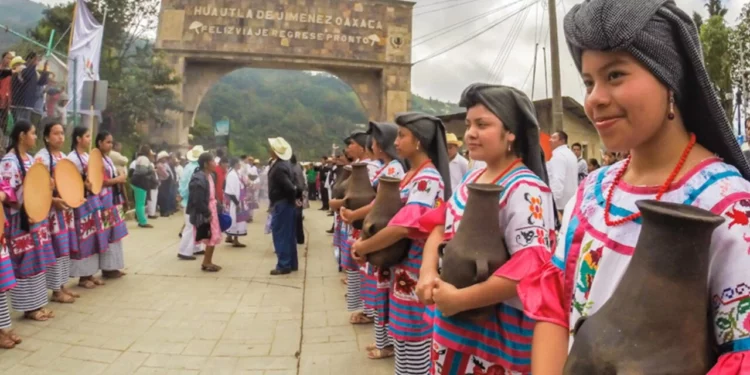 Fuera Huautla de Jiménez de la Guelaguetza 2026: decisión desata críticas por la exclusión de un referente cultural mazateco
