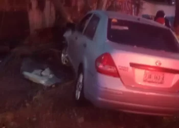 Ataque armado en carretera de Oaxaca termina en muerte y choque