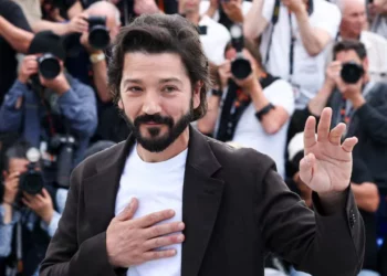 Diego Luna recibe ovación de cinco minutos en Cannes por “Ceniza en la boca”